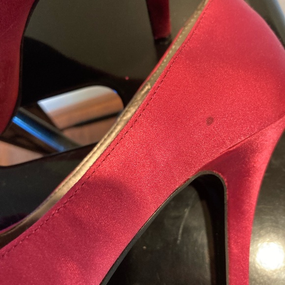 9.5M Lulu Townsend Elanor Fuchsia Pom Pom Pumps 4” - Picture 9 of 10